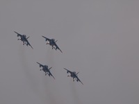 T-4練習機の編隊飛行